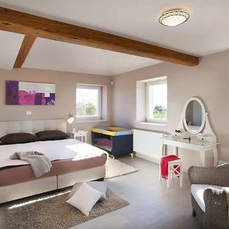 Istrian Lux 103 فيلة