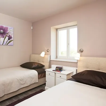 فيلة Istrian Lux 103 *