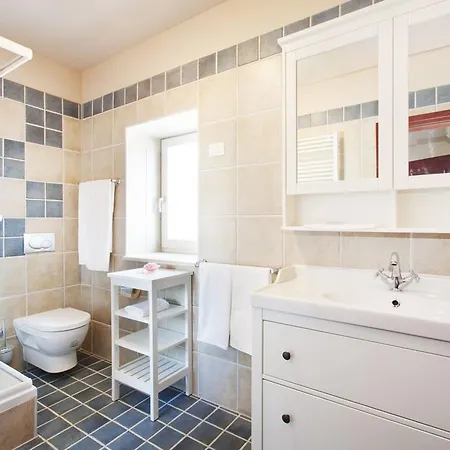 فيلة Istrian Lux 103 *